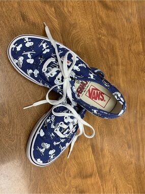 Vans Blue Snoopy Canvas Sneakers with White Laces Women’s Size 5.5